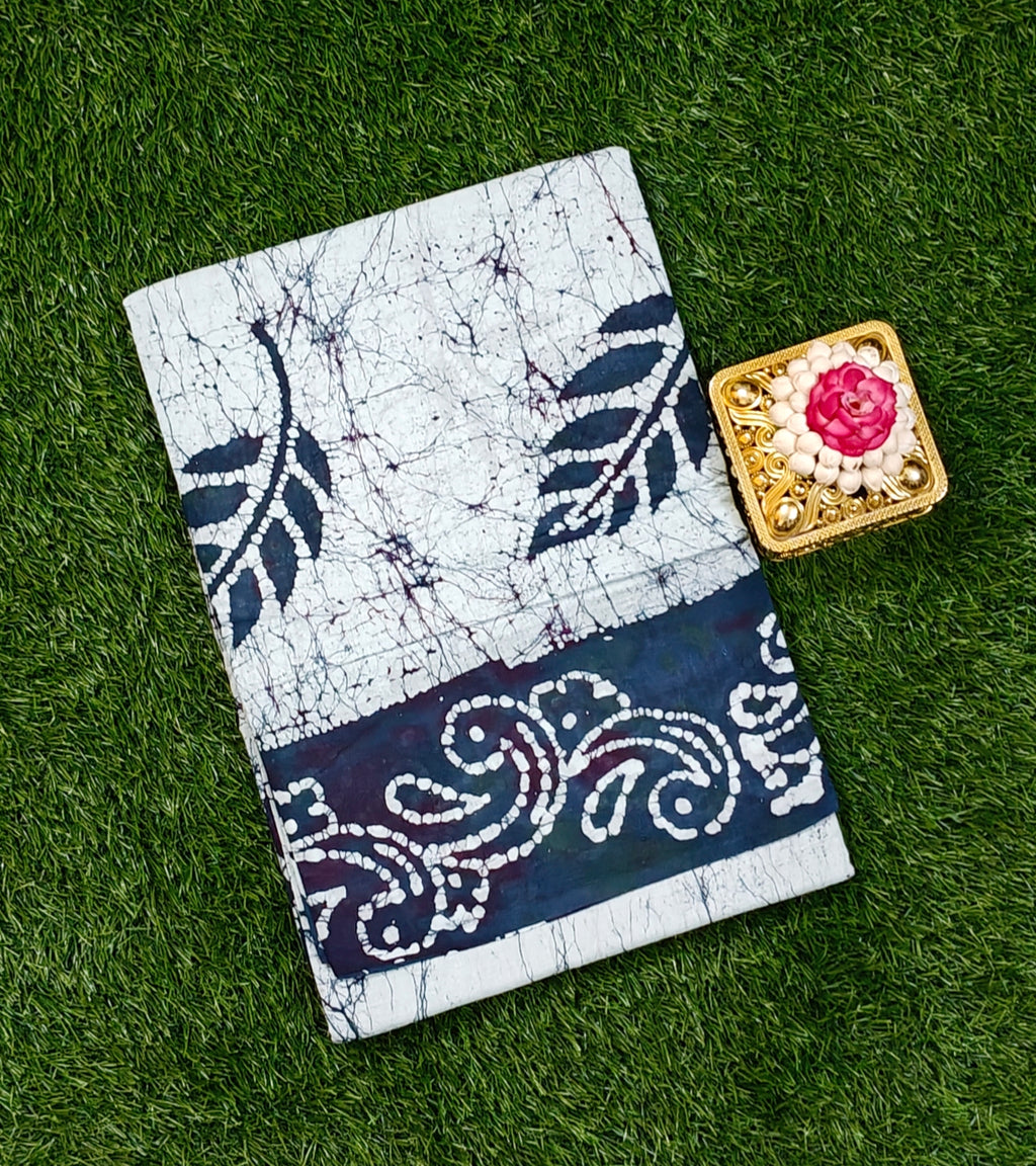 Premium 120 Count Sungudi Cotton Saree – Indigo White Batik Print with Running Blouse