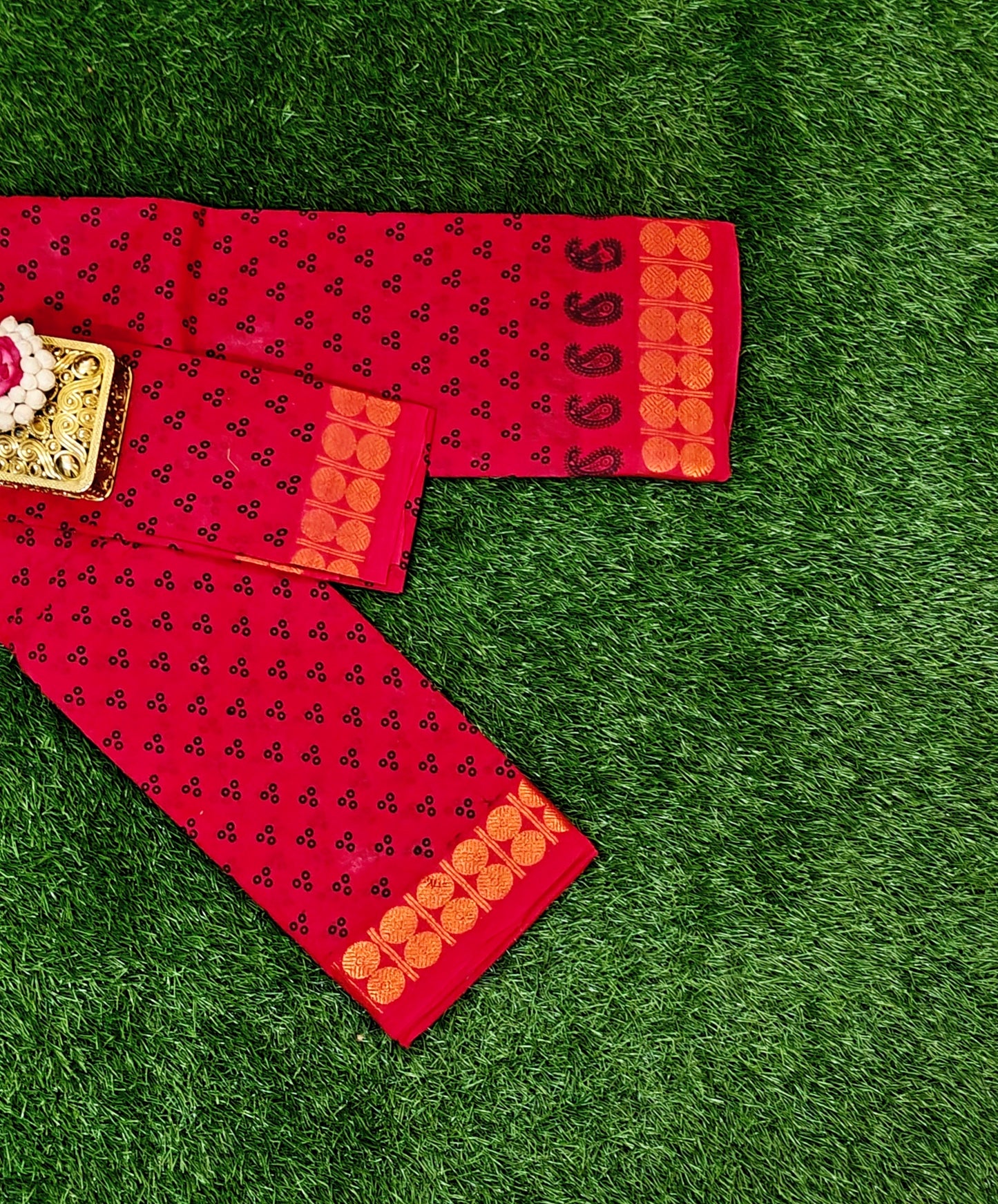 Classic Red Sungudi Cotton Saree with Traditional Dot Pattern & Zari Border