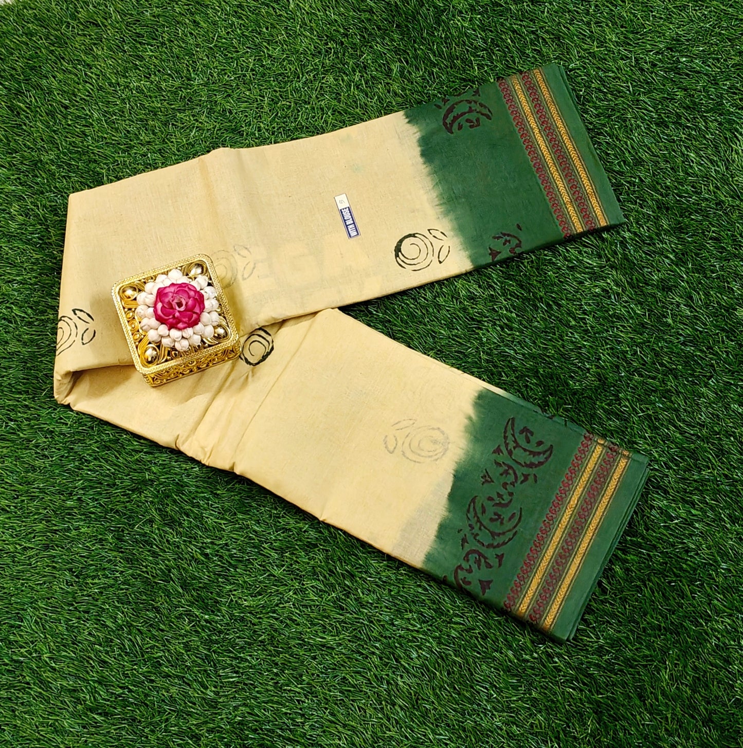 Beige Sungudi Cotton Saree with Green Border & Running Blouse