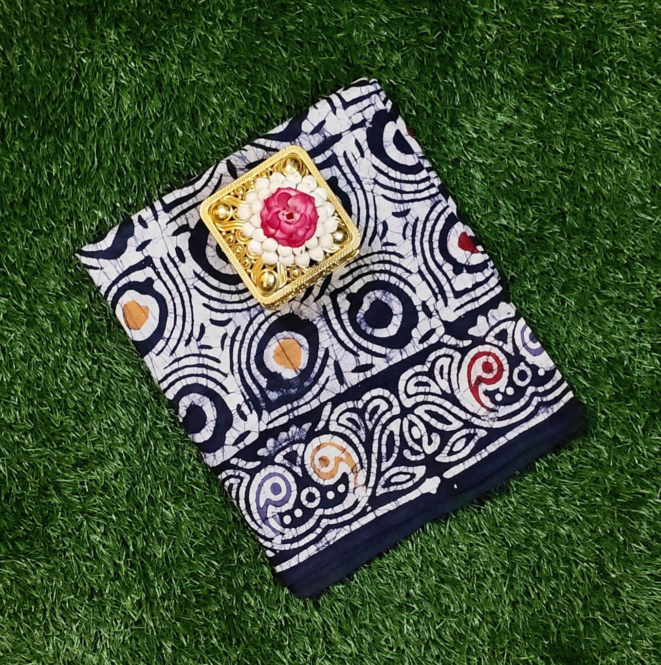 Lightweight 120 Count Sungudi Saree – Indigo & White Batik Print