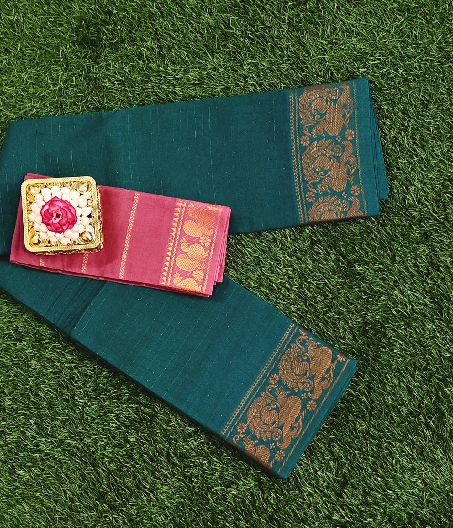 Teal Green Sungudi Cotton Saree with Contrast Pink Blouse Piece