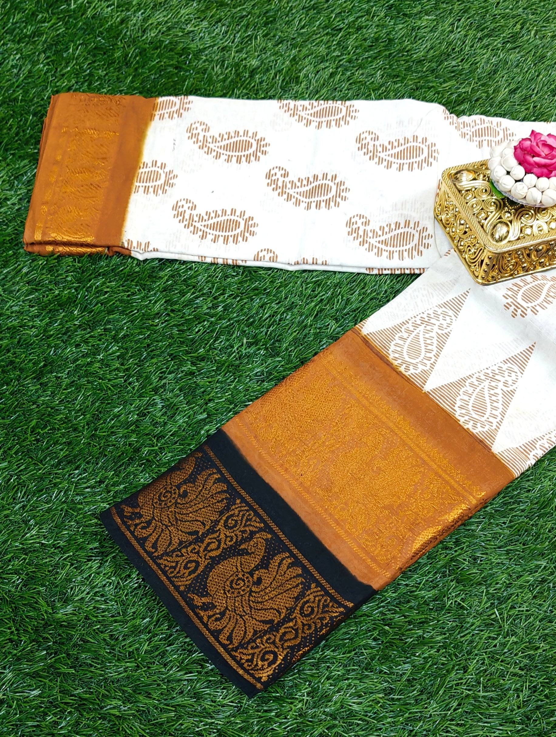 Ivory Charm Retta Petta Sungudi Saree – Classic Double Border Heritage