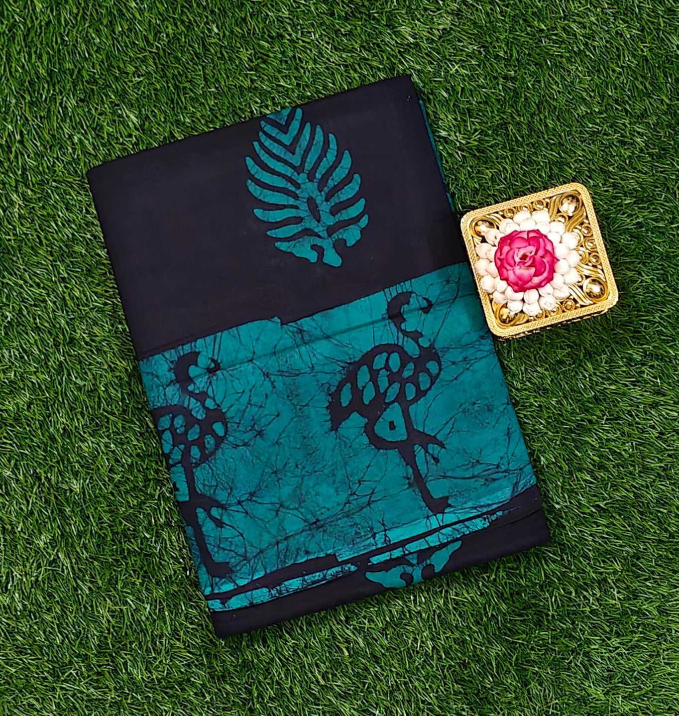 Luxury 120 Count Sungudi Cotton Saree with Batik Leaf Motifs & Running Blouse