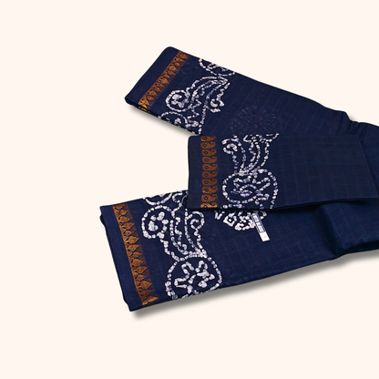 Dark Ink Blue Sungudi Cotton Saree with White Batik Floral Border & Matching Blouse Piece