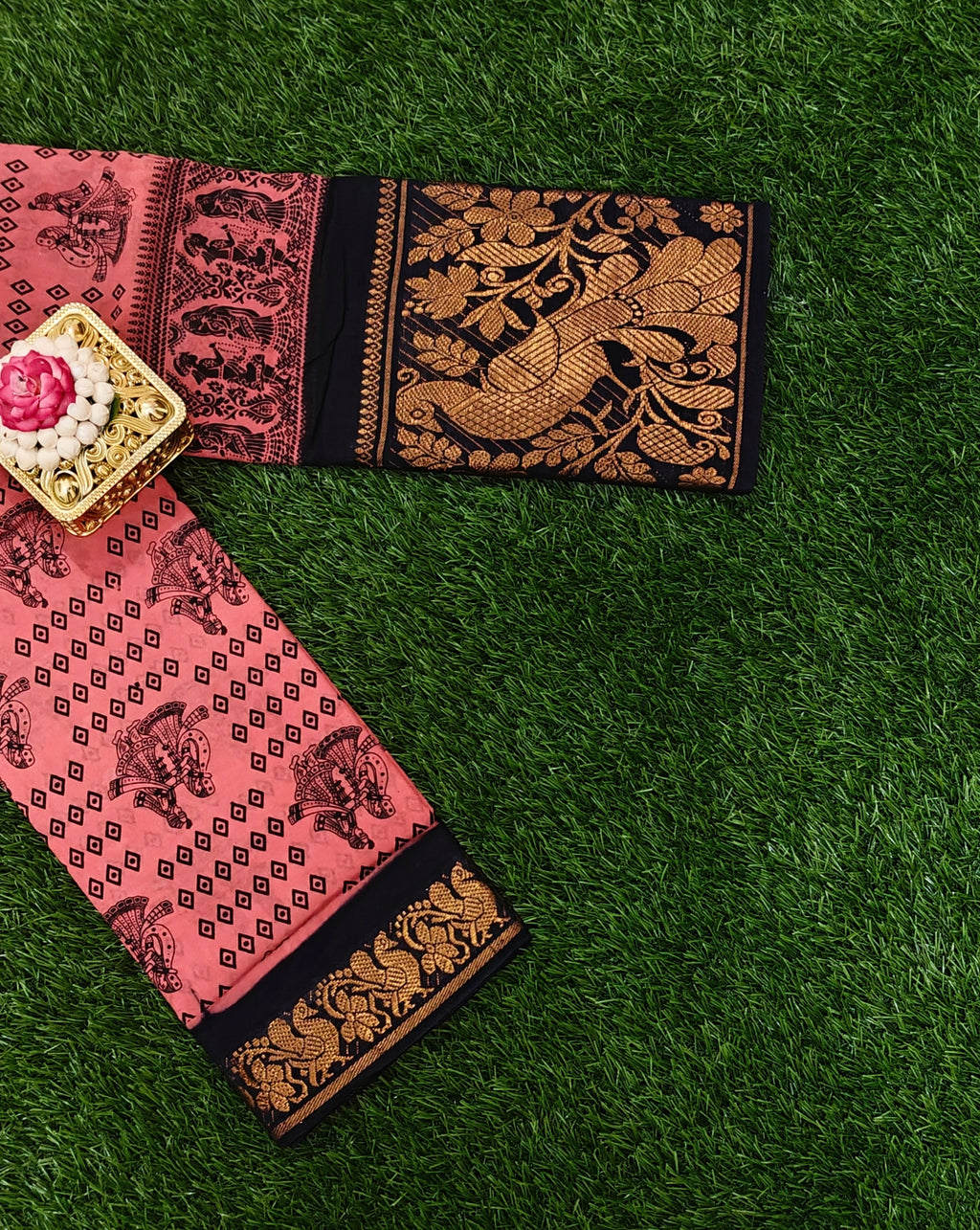 Brick Pink Sungudi Cotton Saree with Black & Gold Zari Border