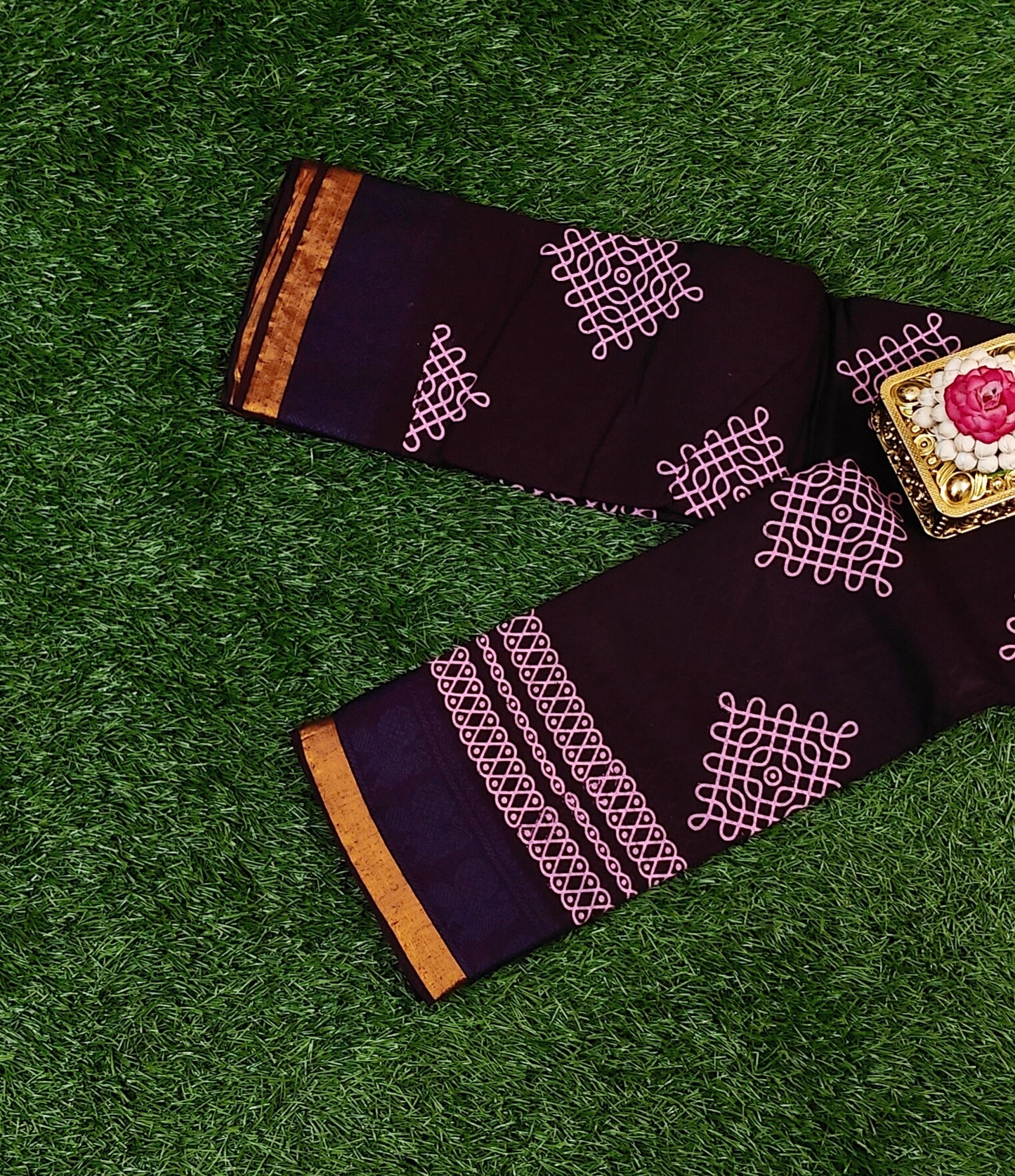 Deep Plum Sungudi Cotton Saree with Pink Kolam Motifs & Dual Tone Zari Border