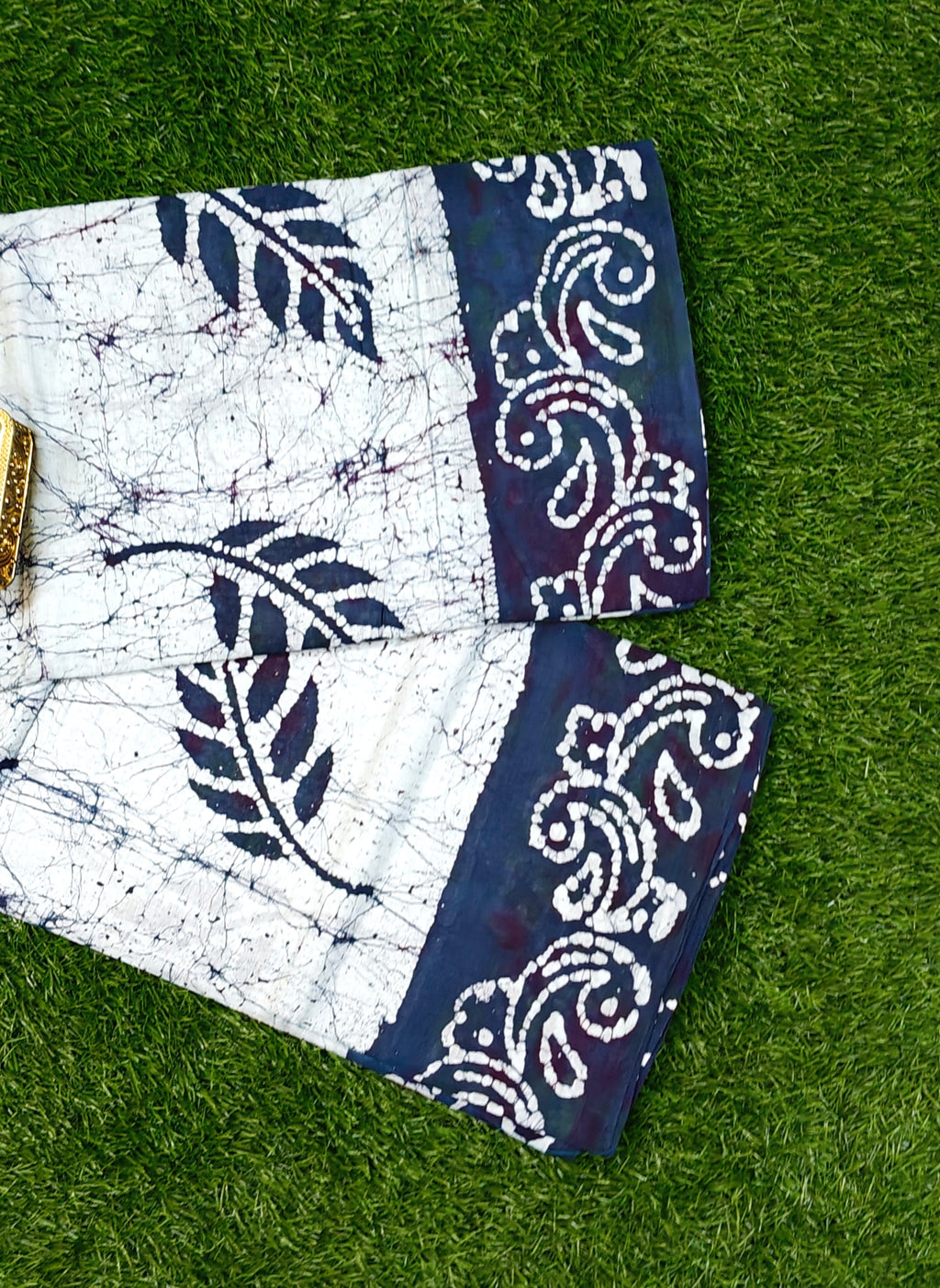 Premium 120 Count Sungudi Cotton Saree – Indigo White Batik Print with Running Blouse