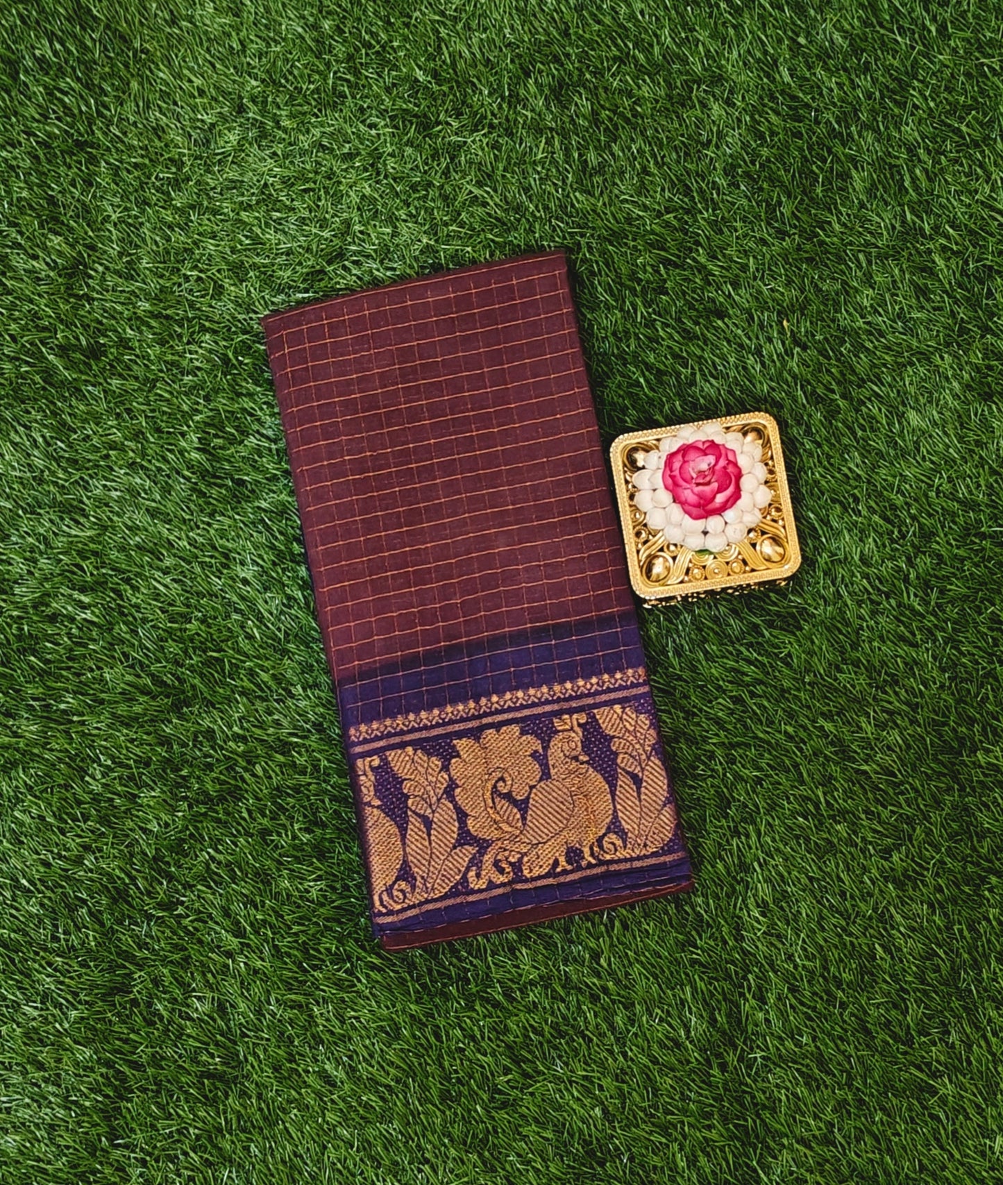 Checked Sungudi Cotton Saree with Traditional Peacock Border – Maroon & Navy