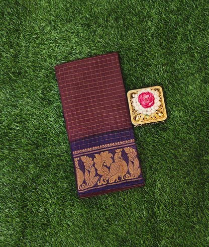 Checked Sungudi Cotton Saree with Traditional Peacock Border – Maroon & Navy