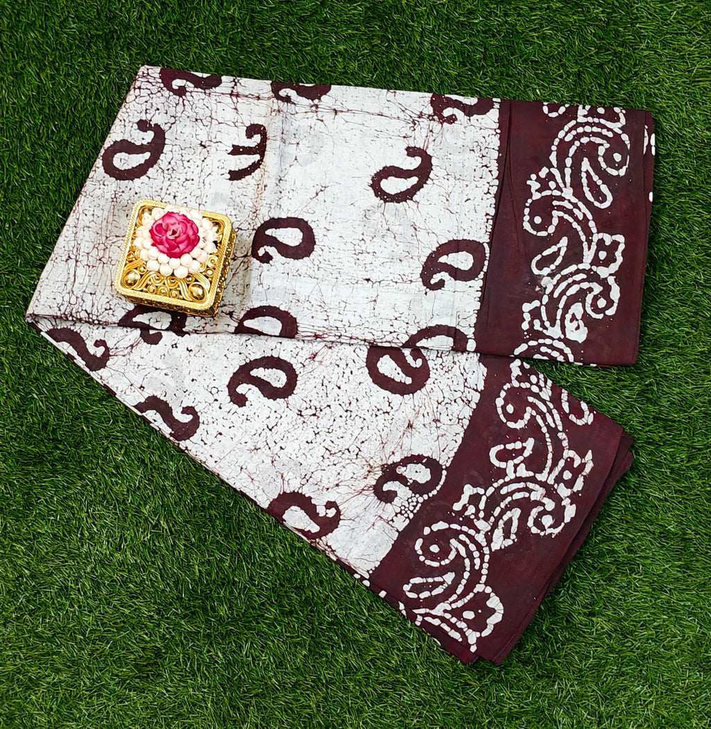 Premium 120 Count Sungudi Cotton Saree – Off-White & Deep Brown Paisley Batik Design