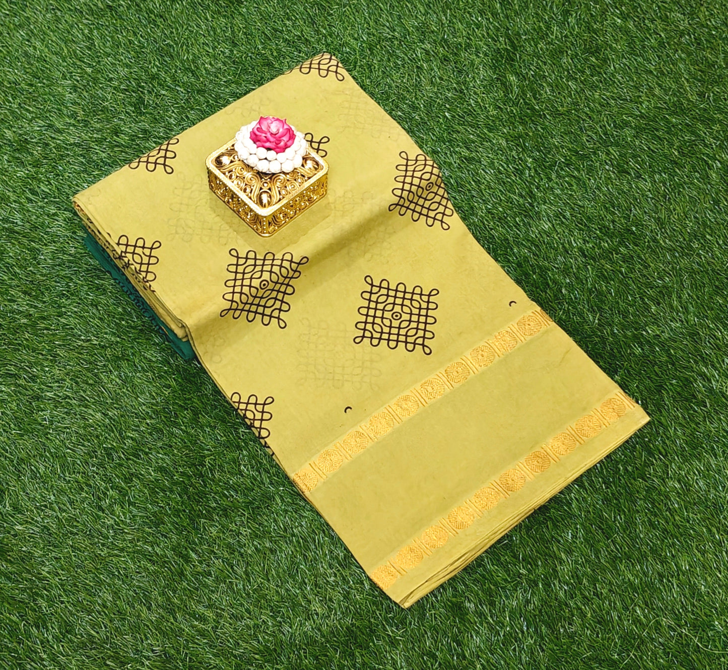 Pista Green Kolam Design Sungudi Cotton Saree with Elegant Zari Border