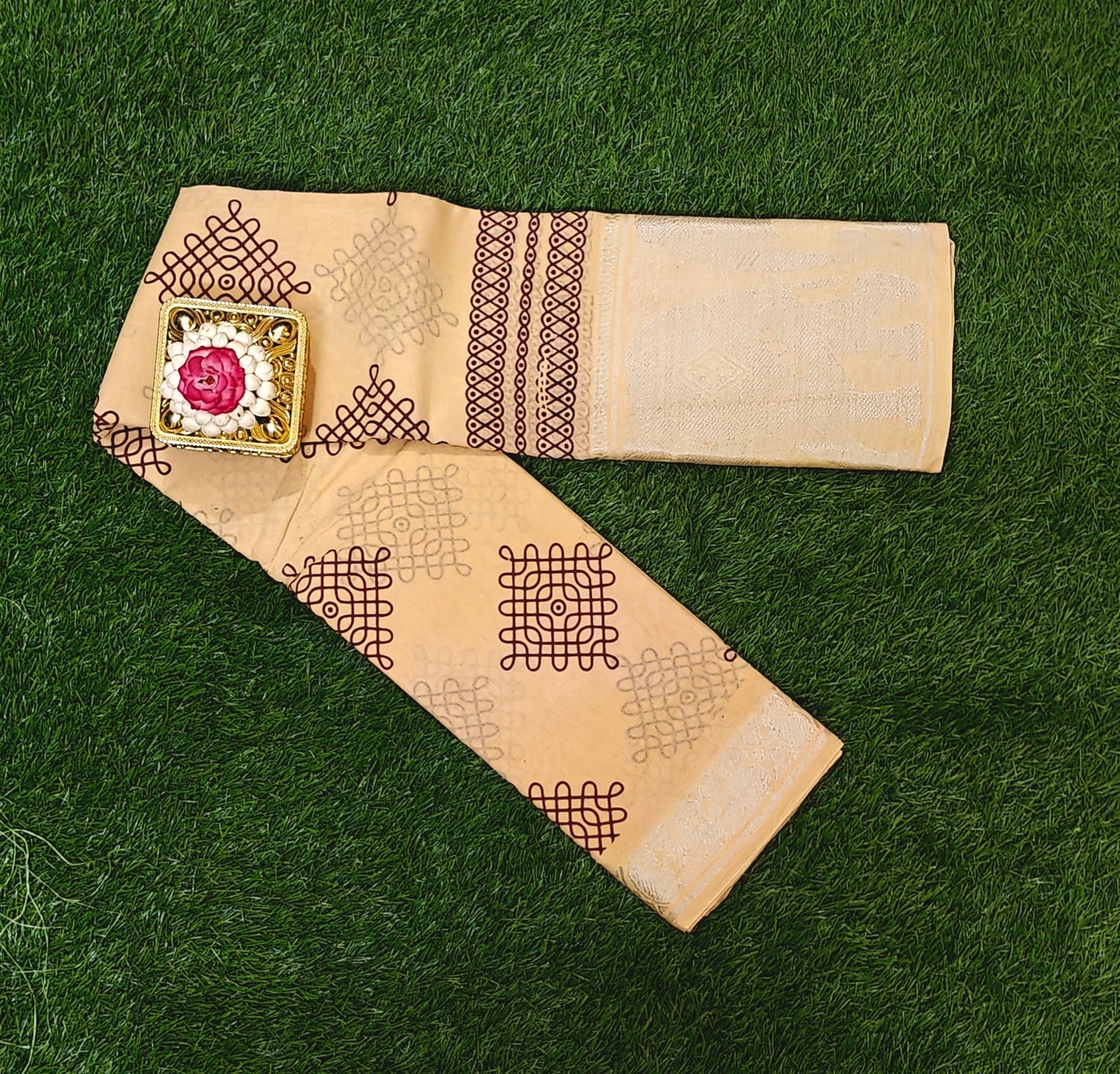 Beige Kolam Design Sungudi Cotton Saree with Silver Zari Border