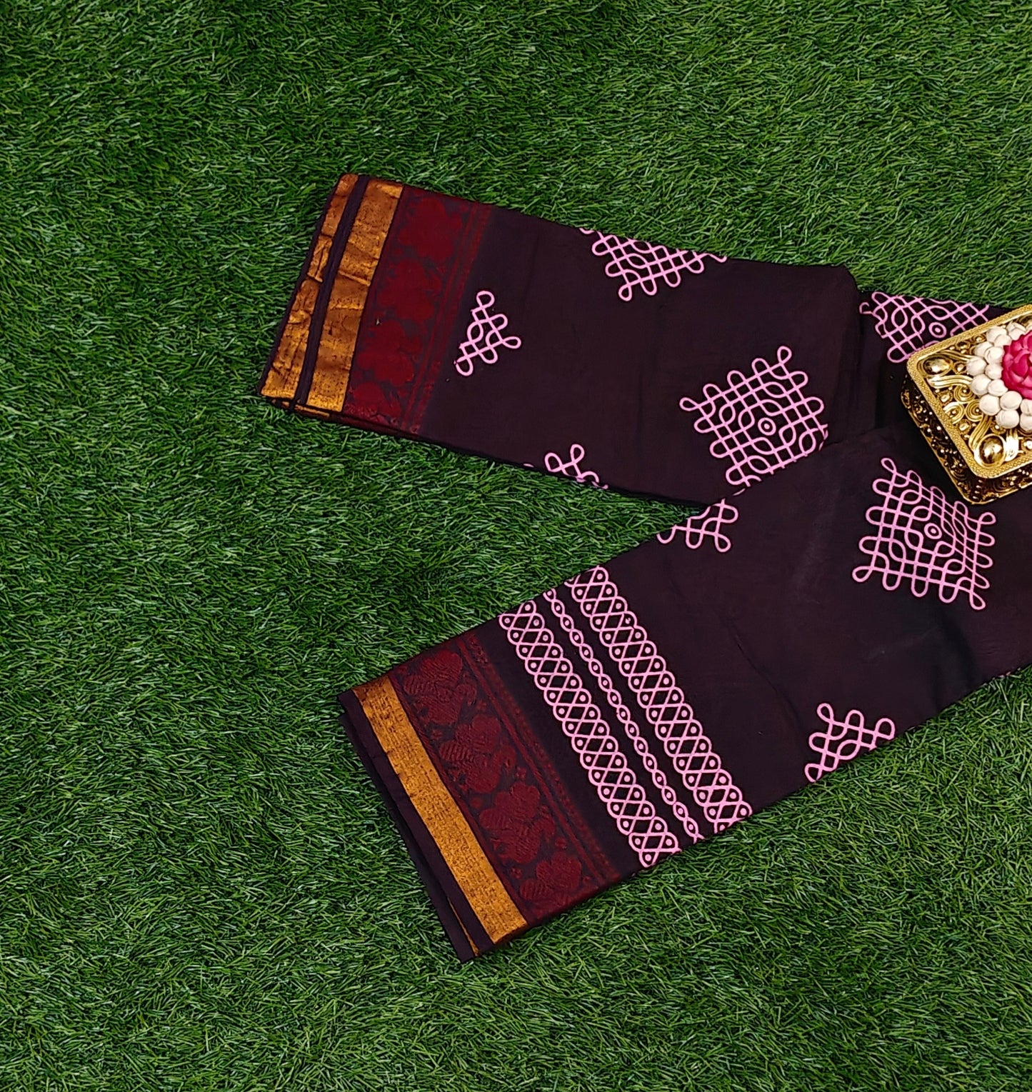 Dark Plum Sungudi Cotton Saree with Pink Kolam Motifs & Maroon Zari Border