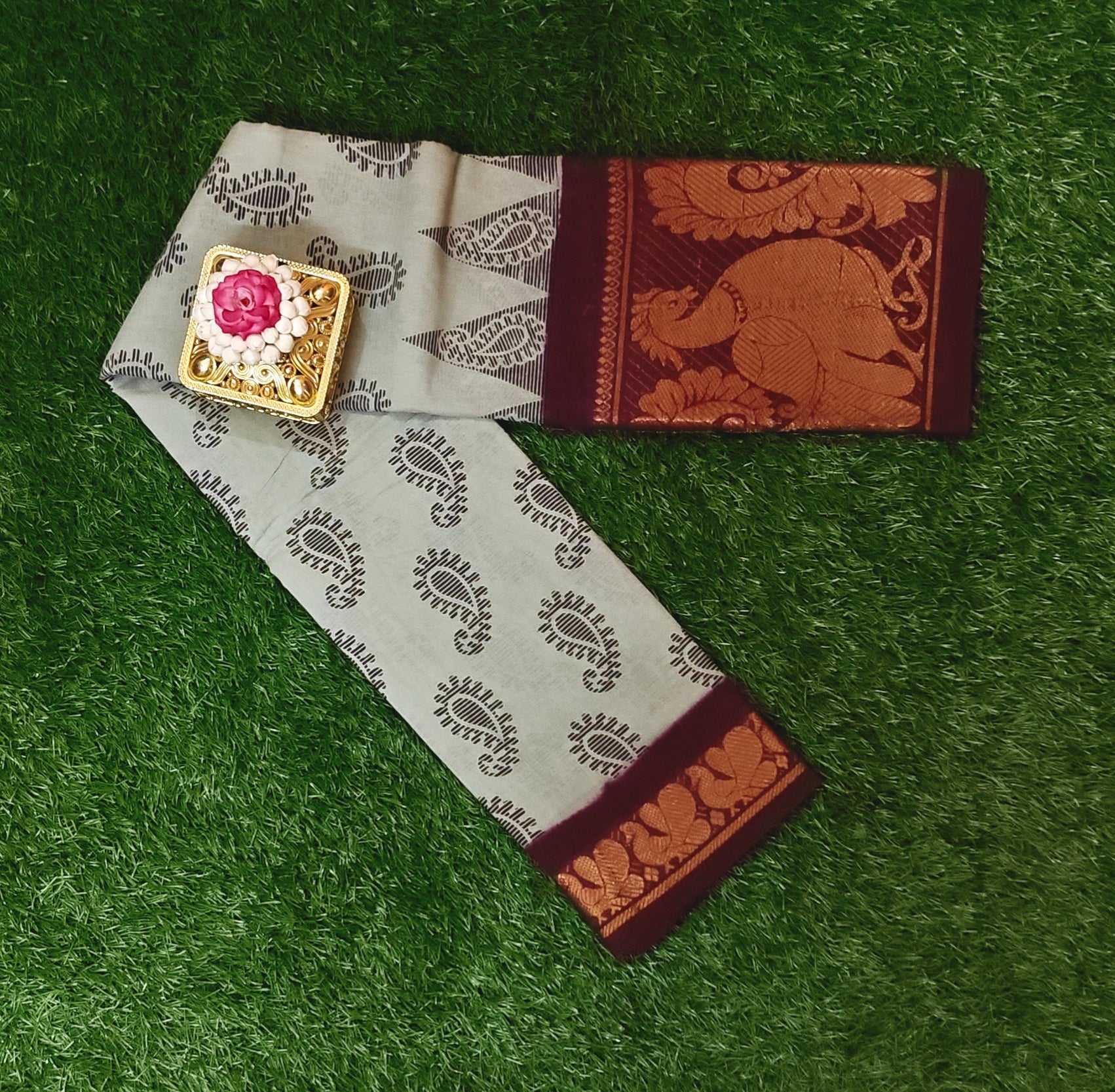 Beautiful Grey Sungudi Cotton Saree with Elephant Zari Border | Traditional Paisley Design Saree