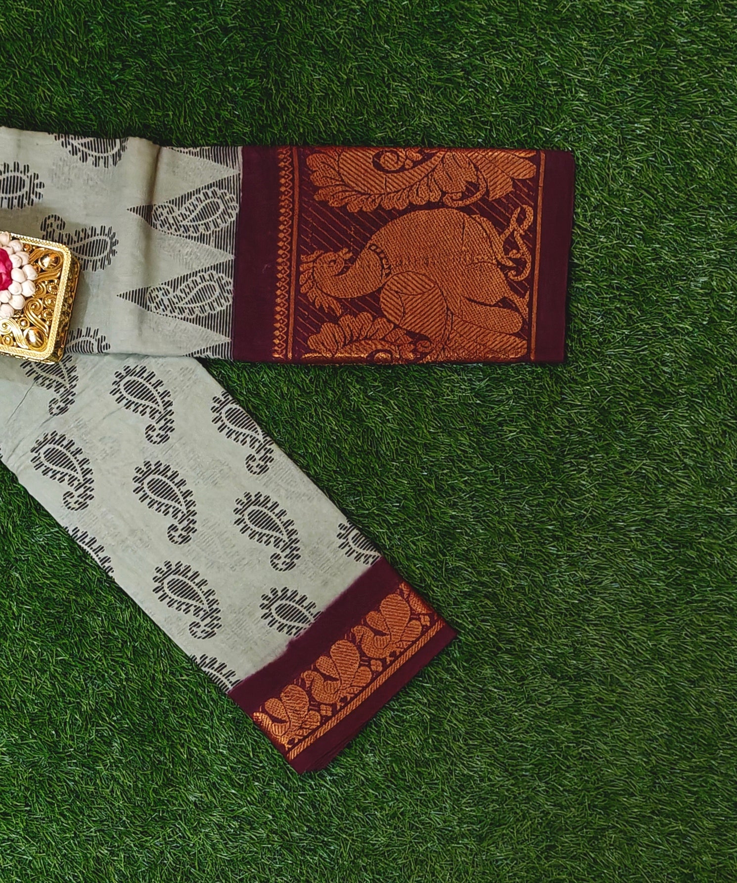 Beautiful Grey Sungudi Cotton Saree with Elephant Zari Border | Traditional Paisley Design Saree