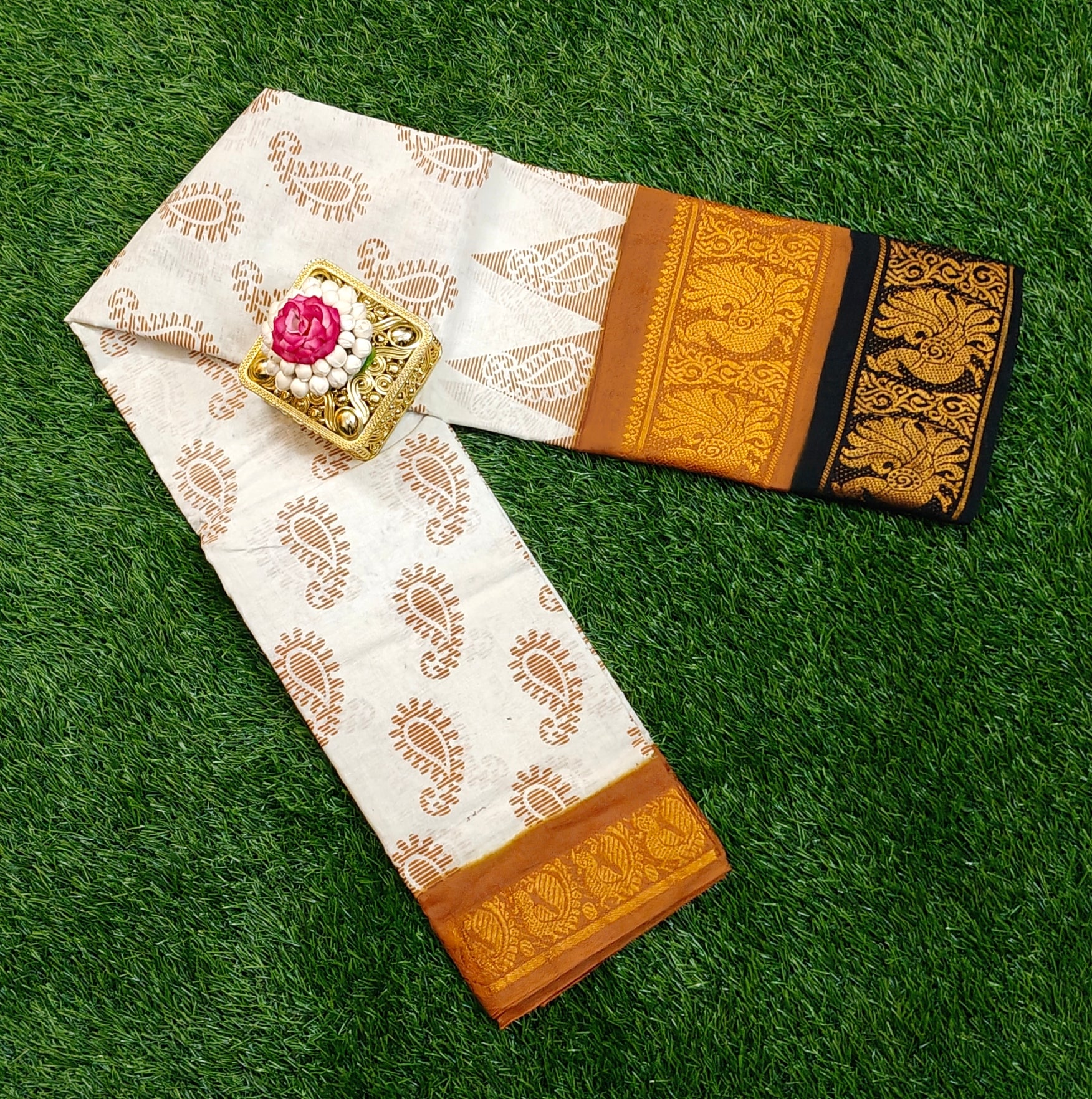 Ivory Charm Retta Petta Sungudi Saree – Classic Double Border Heritage