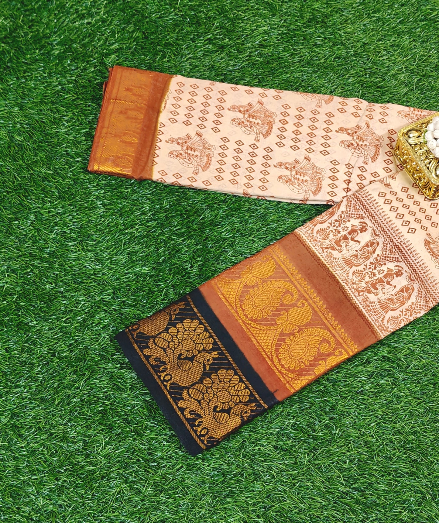 Beige Sungudi Cotton Saree with Traditional Prints & Contrast Zari Double Border