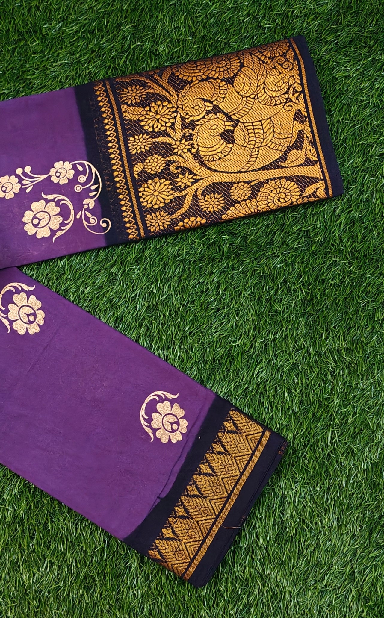 Beautiful Purple Sungudi Cotton Saree with Traditional Gold Border ✨