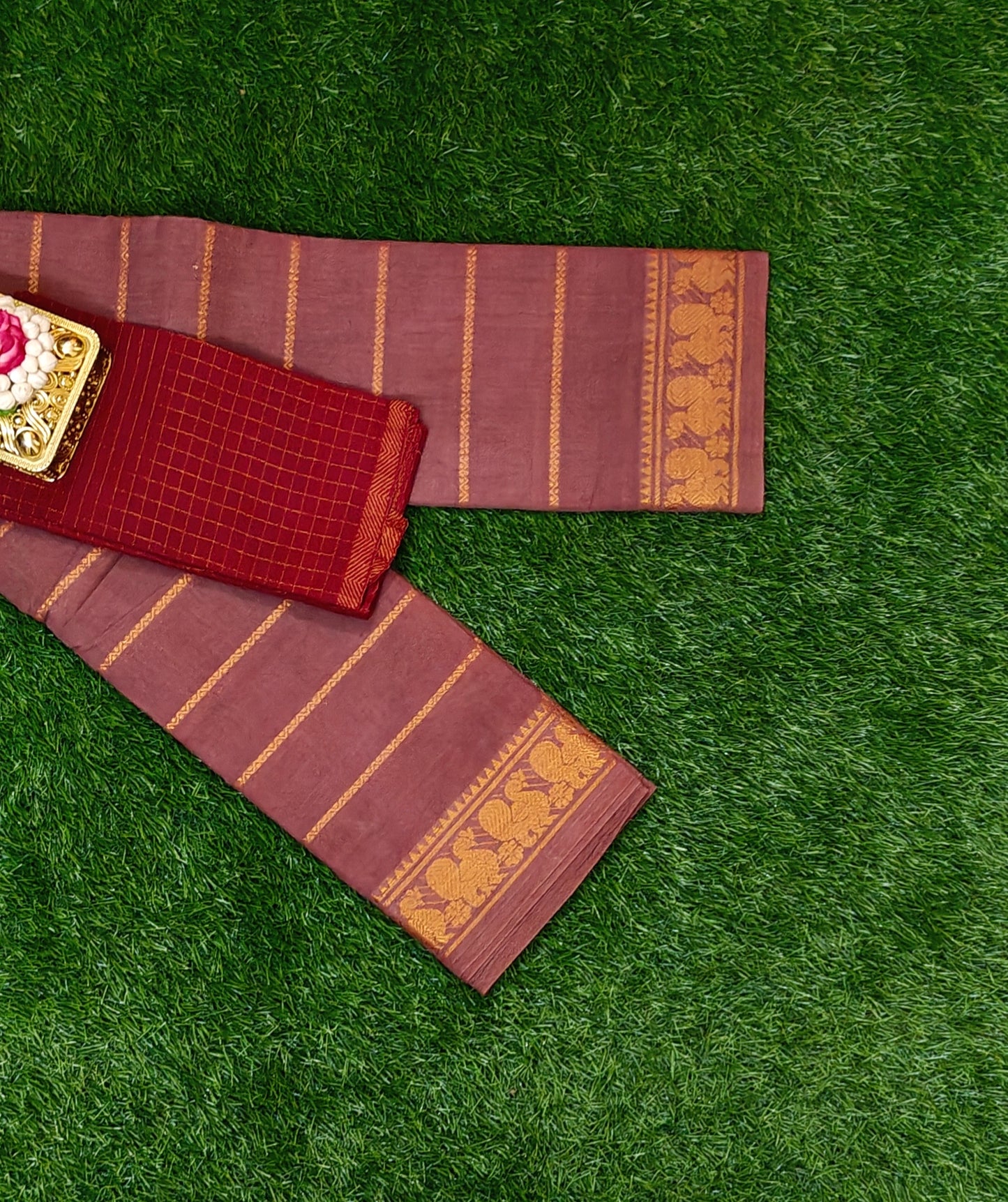 Beautiful Rose Gold Sungudi Cotton Saree with Zari Lines & Contrast Blouse Piece